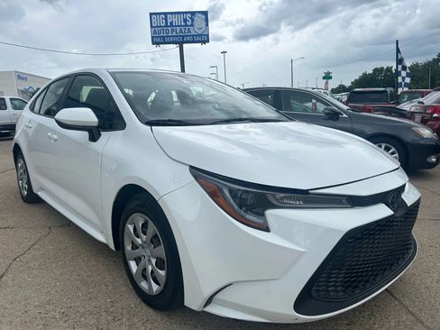 Used 2020 Toyota Corolla LE image 1