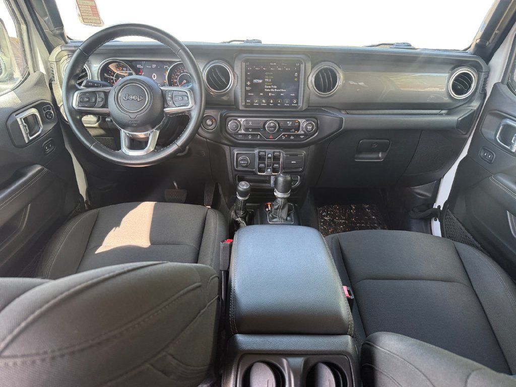 Used 2022 Jeep Gladiator Overland w/ LED Lighting Group AWD/4WD image 10