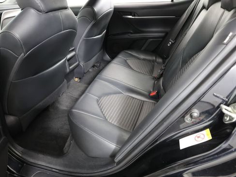 Used 2018 Toyota Camry SE FWD image 17