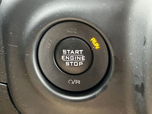 Used 2018 Jeep Wrangler Unlimited Sahara AWD/4WD image 27