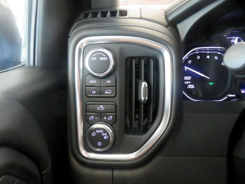 Used 2020 GMC Sierra 1500 SLE image 37