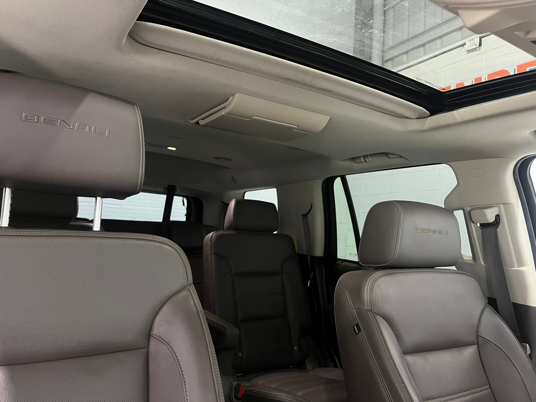 Used 2019 GMC Yukon Denali w/ Denali Ultimate Package AWD/4WD image 16