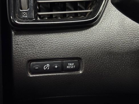 Used 2021 Nissan Rogue Sport SV image 28