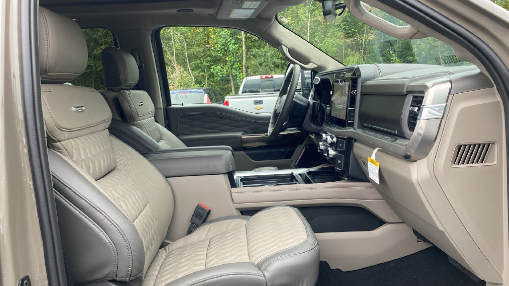 New 2027 Ford F250 Platinum w/ Platinum Plus Package AWD/4WD image 12
