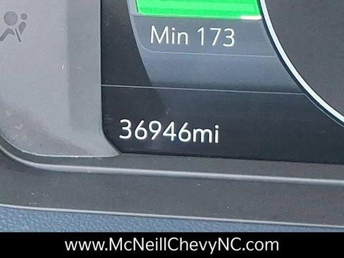 Used 2022 Chevrolet Bolt EUV Premier w/ Sun & Sound Package image 21