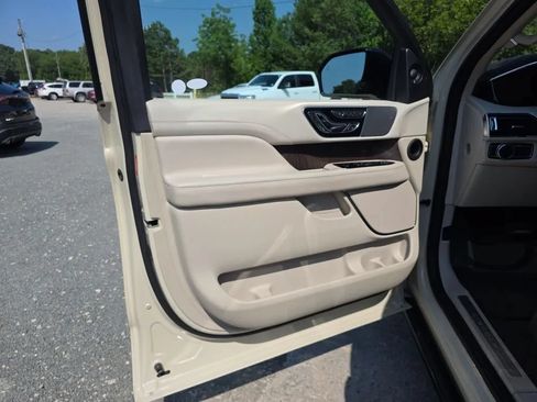 Used 2018 Lincoln Navigator Reserve w/ Technology Package AWD/4WD image 43