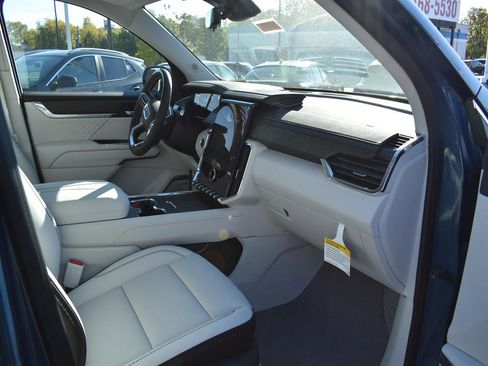 New 2026 GMC Acadia Denali w/ Super Cruise Package image 5