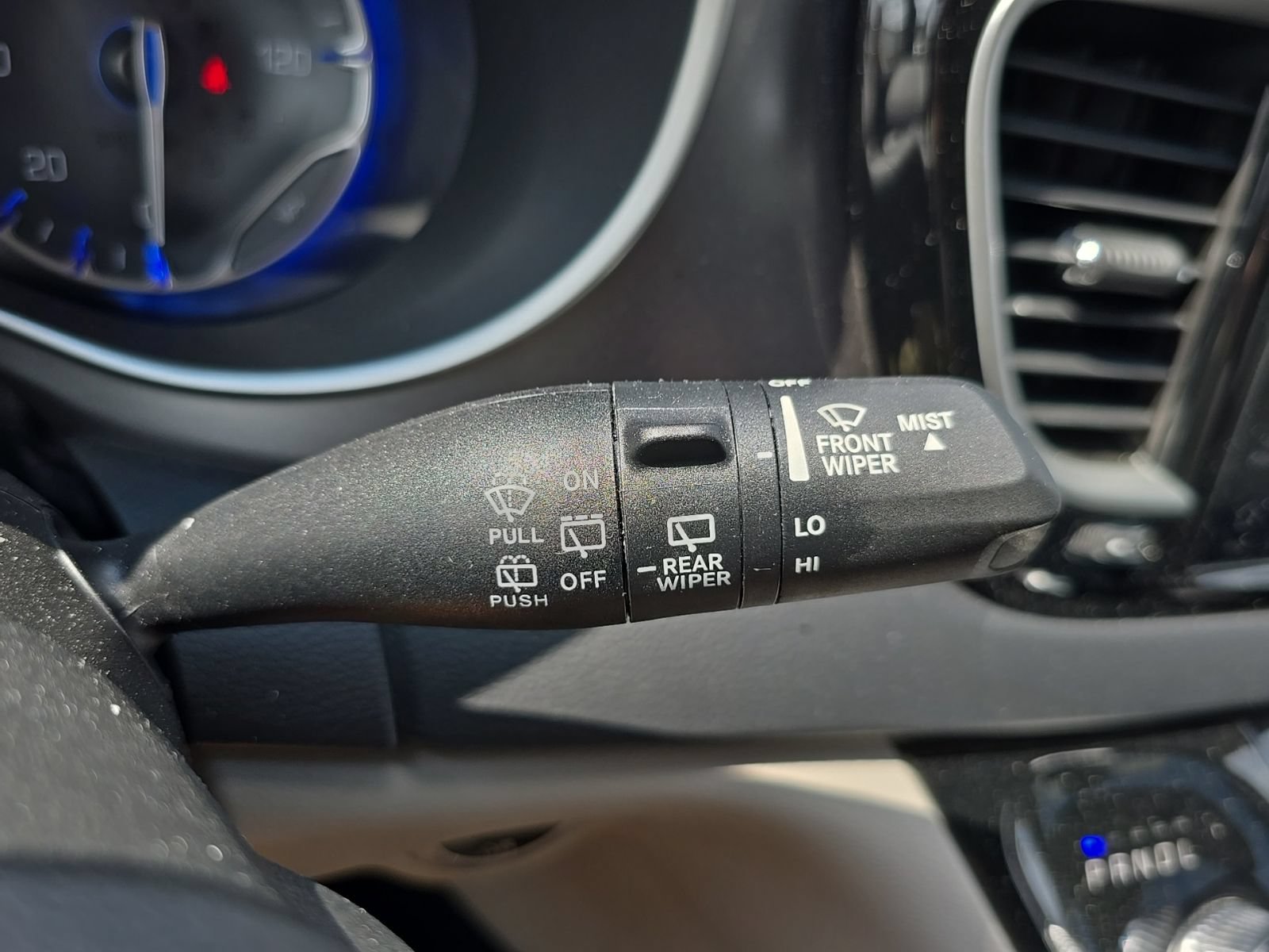 Used 2023 Chrysler Pacifica Touring-L FWD image 23
