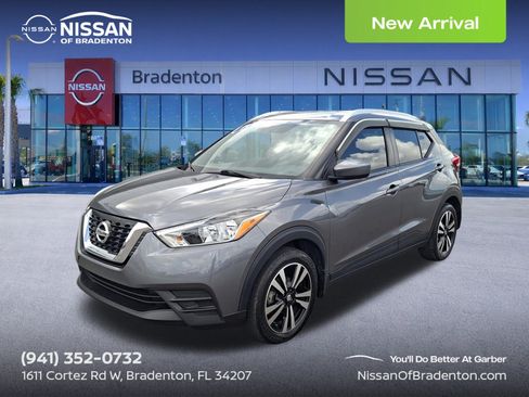 Used 2019 Nissan Kicks SV FWD image 1