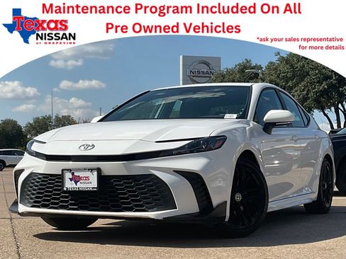 Used 2025 Toyota Camry SE FWD image 1