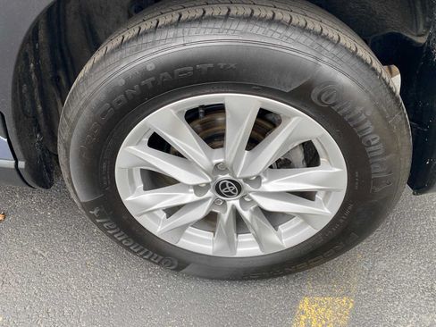 Used 2023 Toyota Corolla Cross LE AWD/4WD image 39