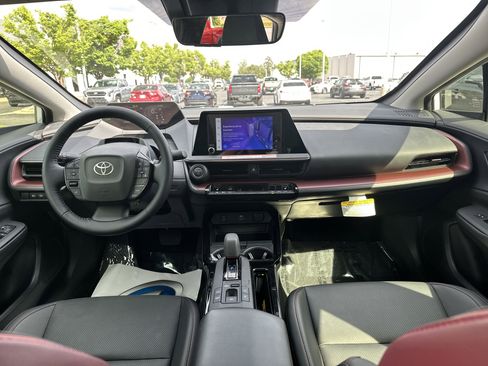 Used 2026 Toyota Prius Plug-In Hybrid FWD image 29