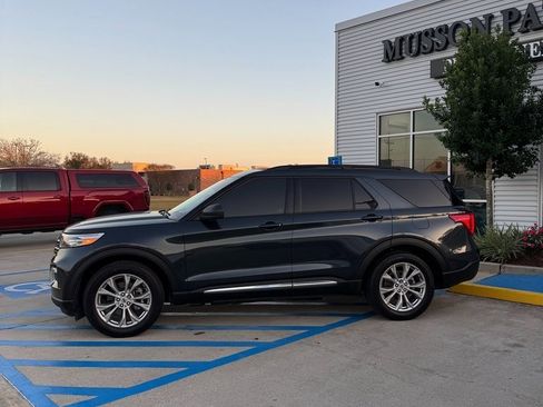 Used 2023 Ford Explorer XLT w/ Equipment Group 202A image 3
