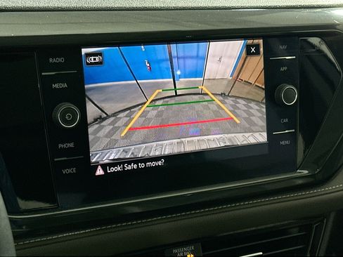 Used 2022 Volkswagen Taos SEL image 25