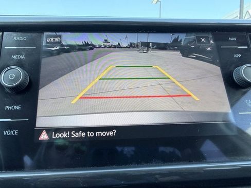 Used 2022 Volkswagen Taos SEL image 11