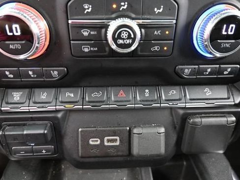 Used 2022 GMC Sierra 3500 Denali w/ Denali Ultimate Package AWD/4WD image 25