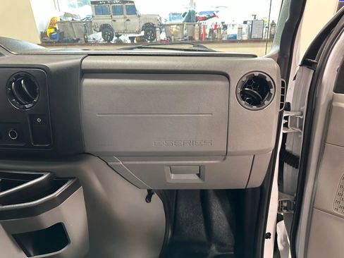 Used 2015 Ford E-350 and Econoline 350 Super Duty image 57