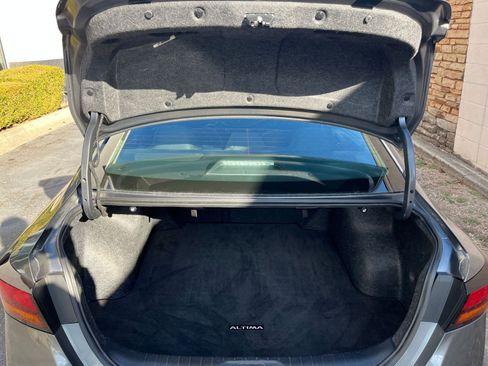 Used 2025 Nissan Altima 2.5 SV image 30