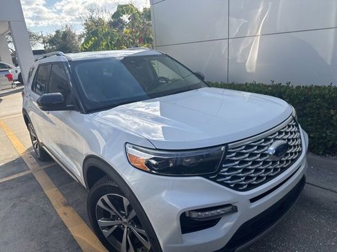 Used 2020 Ford Explorer Platinum w/ Premium Technology Package image 2