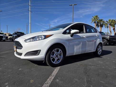 Used 2014 Ford Fiesta SE image 2