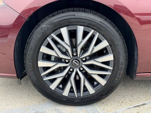 Used 2023 Nissan Altima 2.5 SV image 13