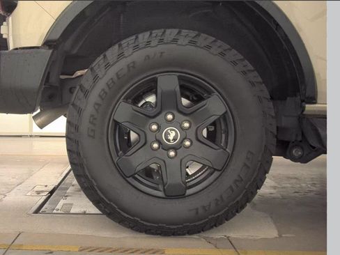 Used 2025 Ford Bronco Outer Banks AWD/4WD image 16