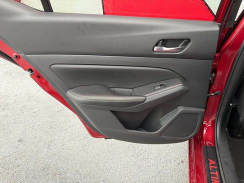 Used 2022 Nissan Altima 2.5 SV FWD image 11