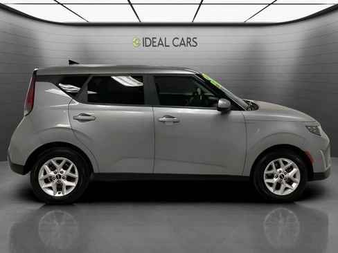 Used 2024 Kia Soul LX w/ Option Group 015 FWD image 4