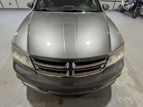 Used 2013 Dodge Avenger SXT image 3