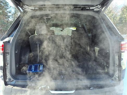 Used 2023 Chevrolet Traverse LT image 8