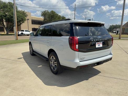 Used 2025 Ford Expedition Active RWD image 5