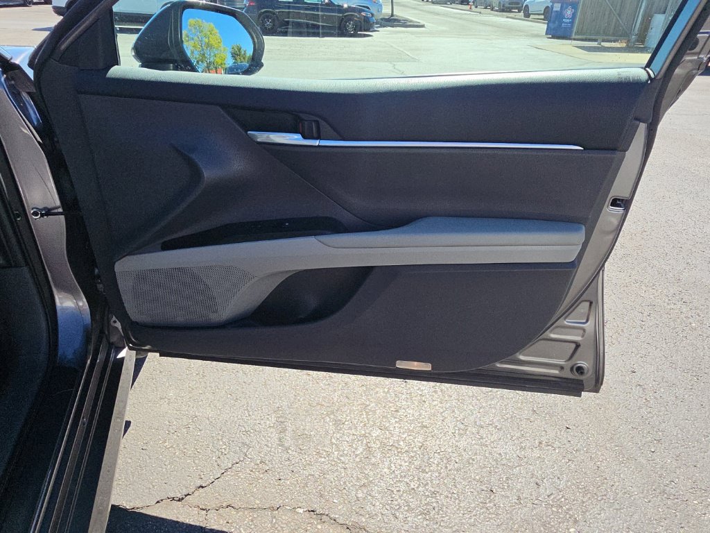 Used 2019 Toyota Camry LE FWD image 30