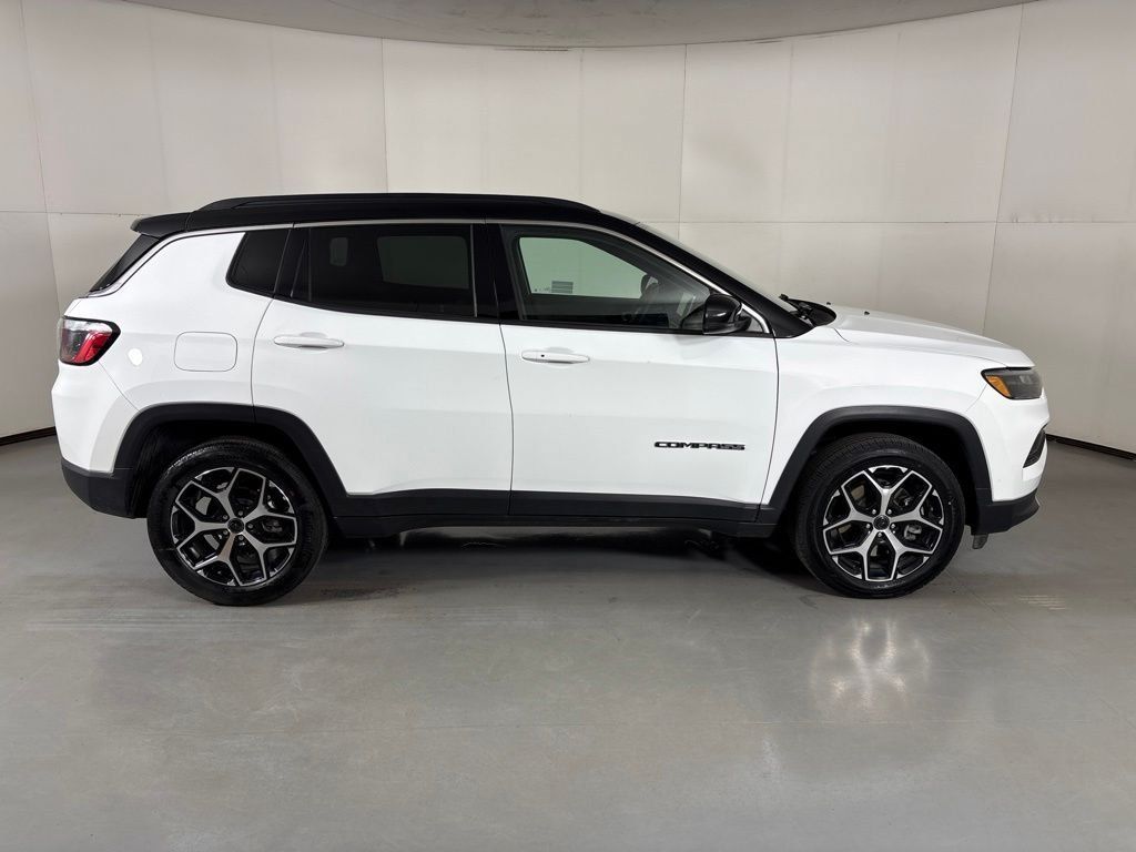 Used 2025 Jeep Compass Limited AWD/4WD image 9