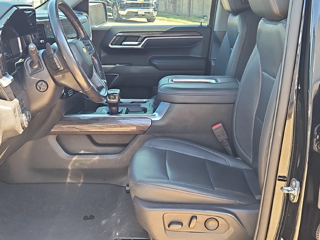 Used 2022 Chevrolet Silverado 1500 LTZ w/ LTZ Convenience Package II AWD/4WD image 11
