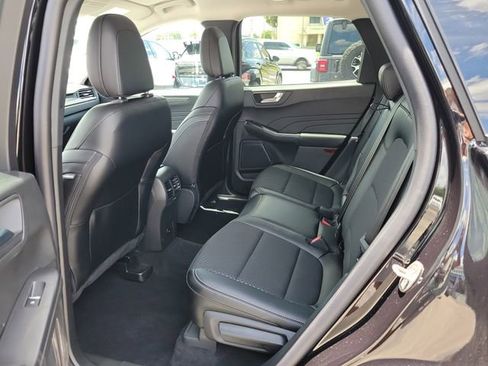 Certified 2025 Ford Escape SE FWD image 12