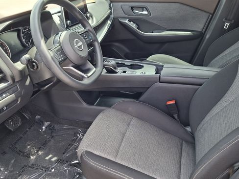 Used 2023 Nissan Rogue SV FWD image 9