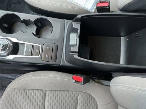 Used 2022 Ford Escape SE image 29