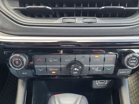 Used 2025 Jeep Compass Trailhawk AWD/4WD image 23