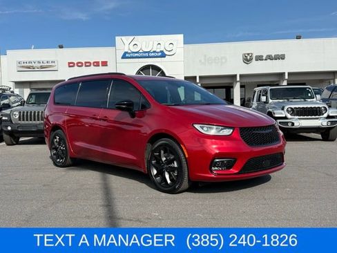 New 2026 Chrysler Pacifica Select w/ S Appearance Package image 1