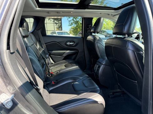 Used 2019 Jeep Cherokee Latitude Plus w/ Comfort/Convenience Group image 15