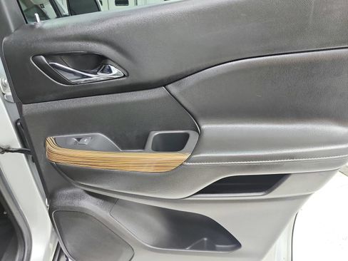 Used 2018 GMC Acadia SLE FWD image 43