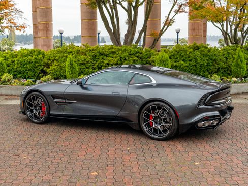 New 2025 Aston Martin Vanquish image 2