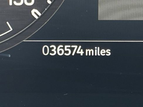 Used 2023 Land Rover Defender 110 X-Dynamic SE image 12