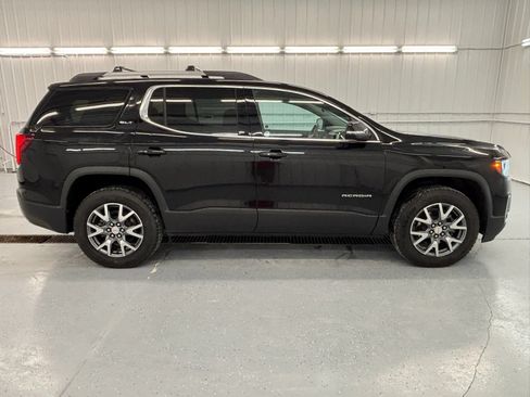 Used 2022 GMC Acadia SLT w/ Preferred Package FWD image 2