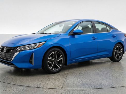 Used 2025 Nissan Sentra SV image 3