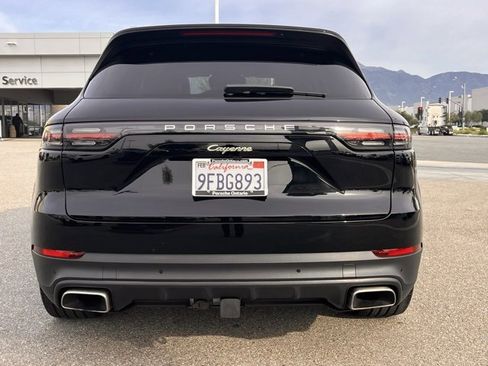 Used 2022 Porsche Cayenne Platinum Edition image 6
