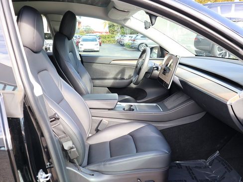 Used 2023 Tesla Model Y Long Range image 30