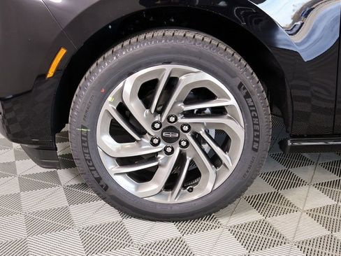 New 2025 Lincoln Navigator Reserve AWD/4WD image 19