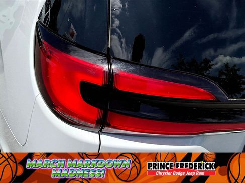 Used 2022 Chrysler Pacifica Touring-L image 25