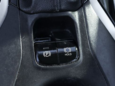 Used 2022 Toyota Corolla Cross L image 31